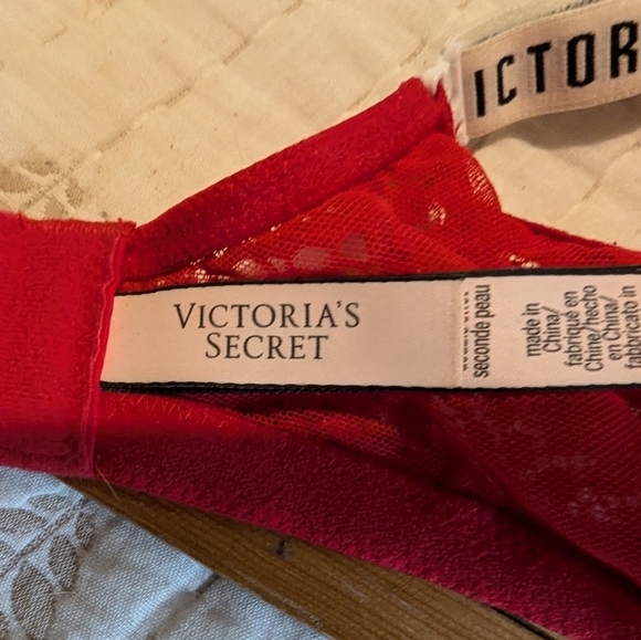 Red lace Victoria's secret bra with logo straps 36DDD - Picture 5 of 7